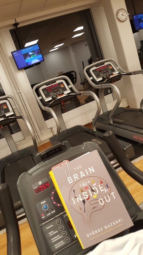 Bokrecension: Inifrån eller utifrån? Det är frågan. En betraktelse över boken “The Brain from Inside Out”